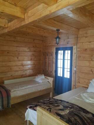 Отели типа «постель и завтрак» Tulean Cabin Săcel Семейный номер с видом на горы-8
